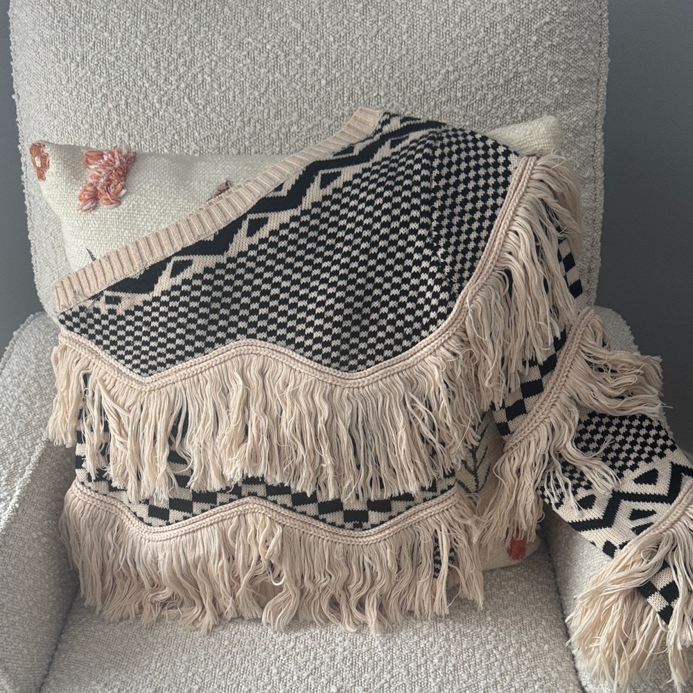 House of Harlow 1960 Black and Cream Knit Sweater